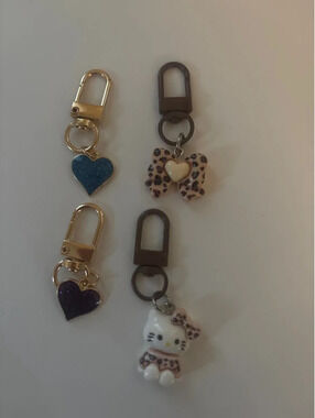 4 charms bows hello kitty and hearts